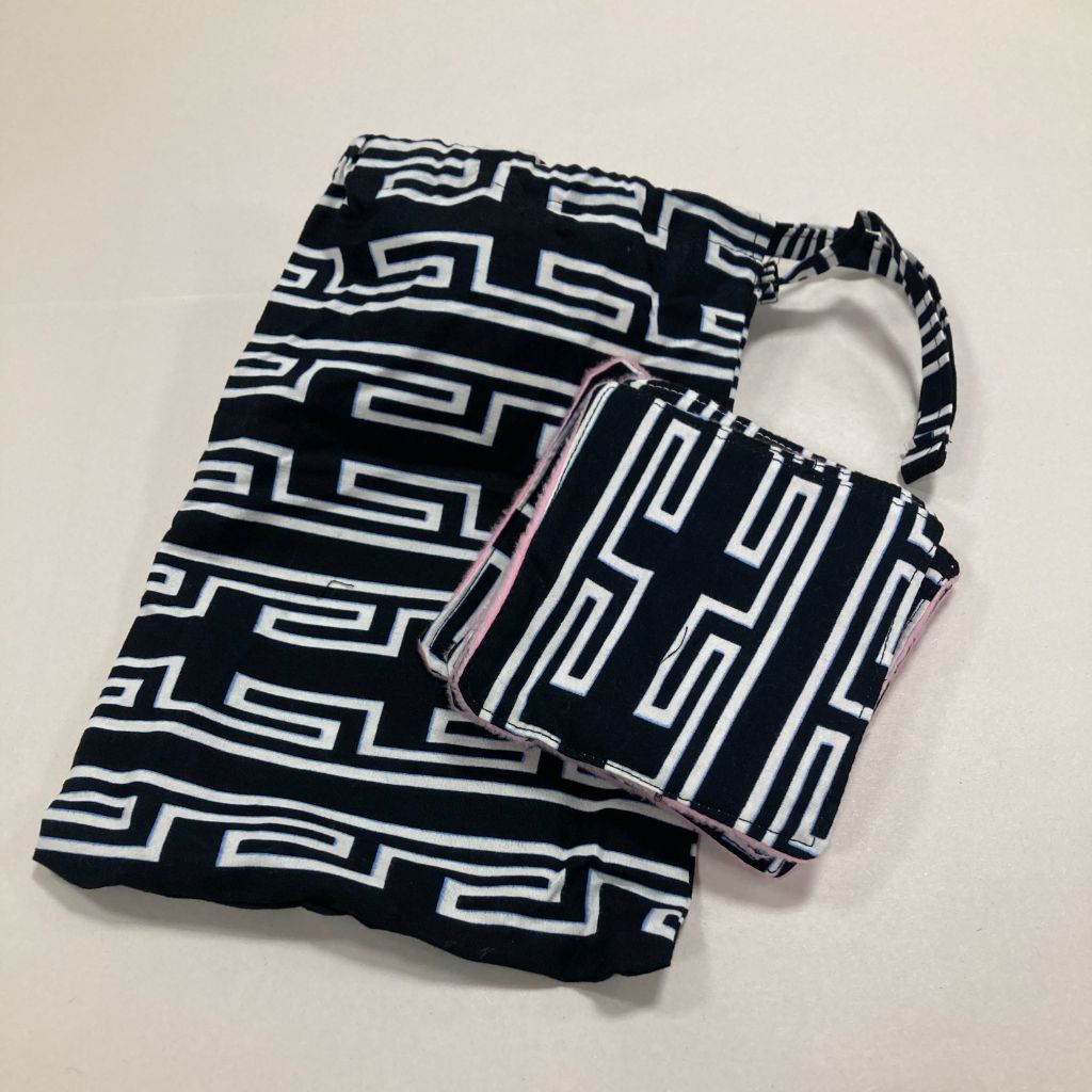 Reusable make up remover pads gift set - black and white
