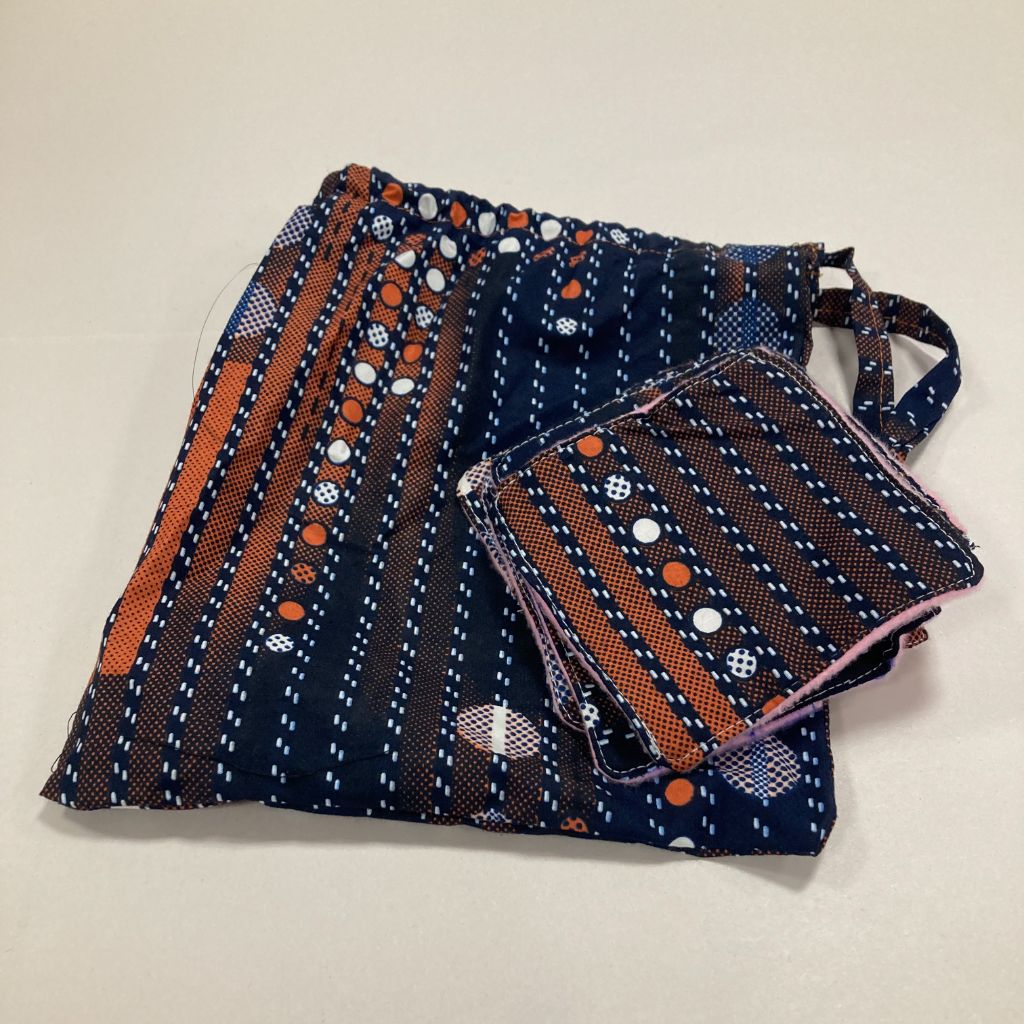 Reusable make up remover pads gift set - red and blue design with circles