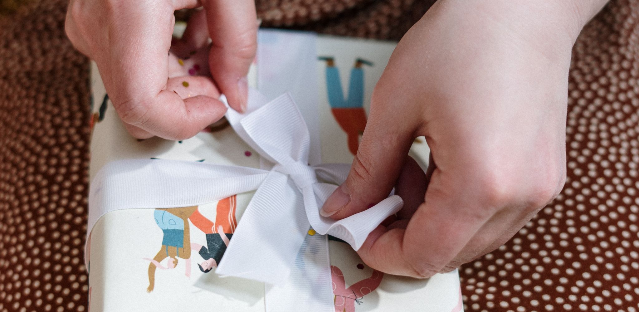 How to Wrap Presents: An Eco Friendly Guide